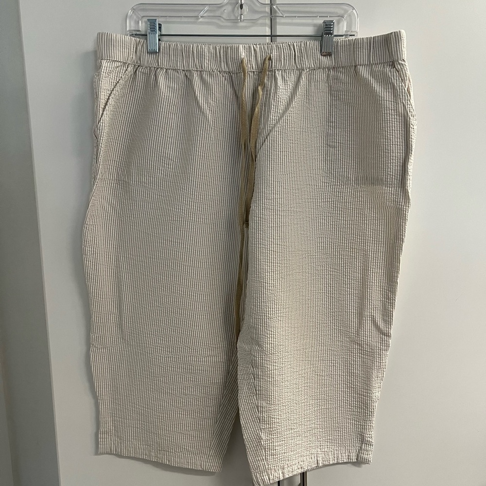 Emily Daniel’s Women's Cream Capris Sz XL